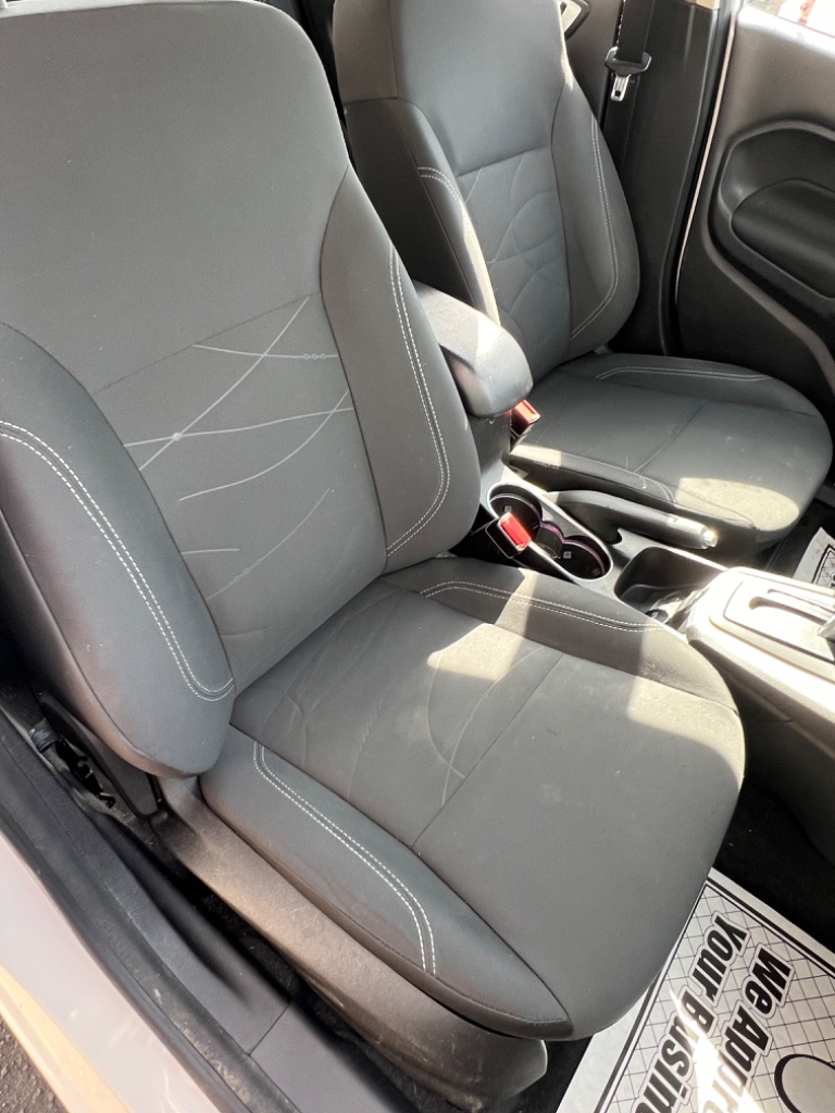 2016 Ford Fiesta SE - Photo 11