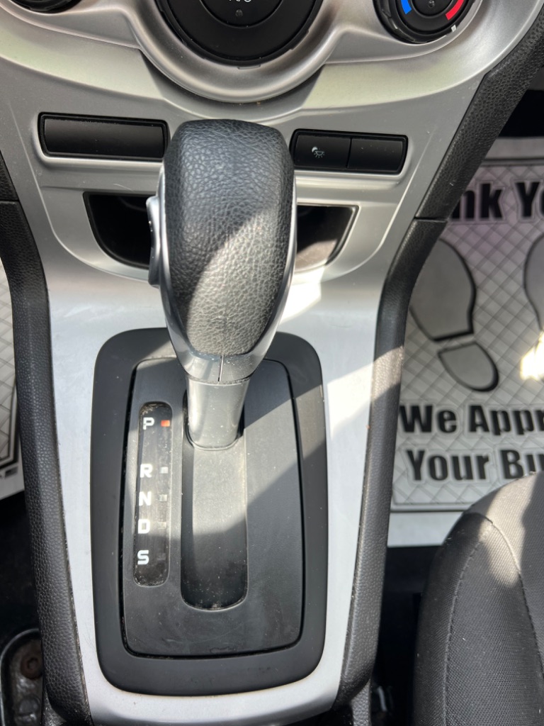 2016 Ford Fiesta SE - Photo 13