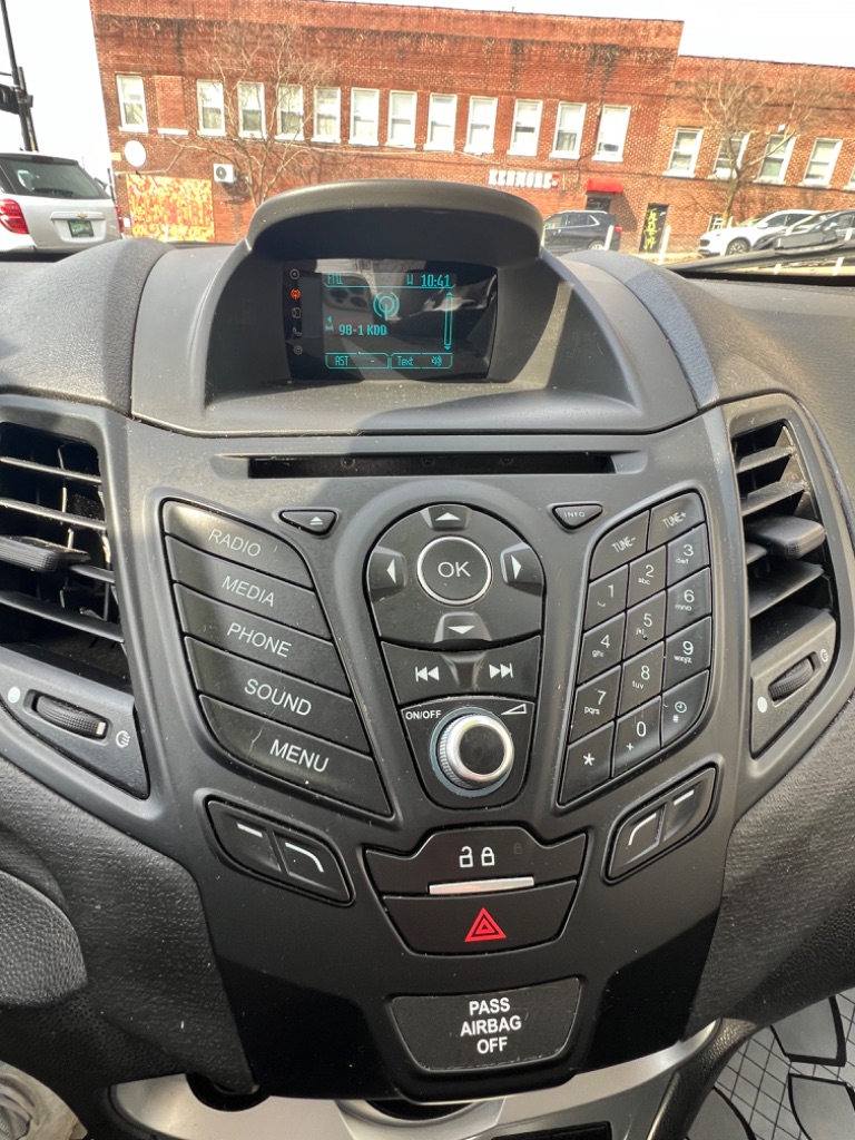 2016 Ford Fiesta SE - Photo 12