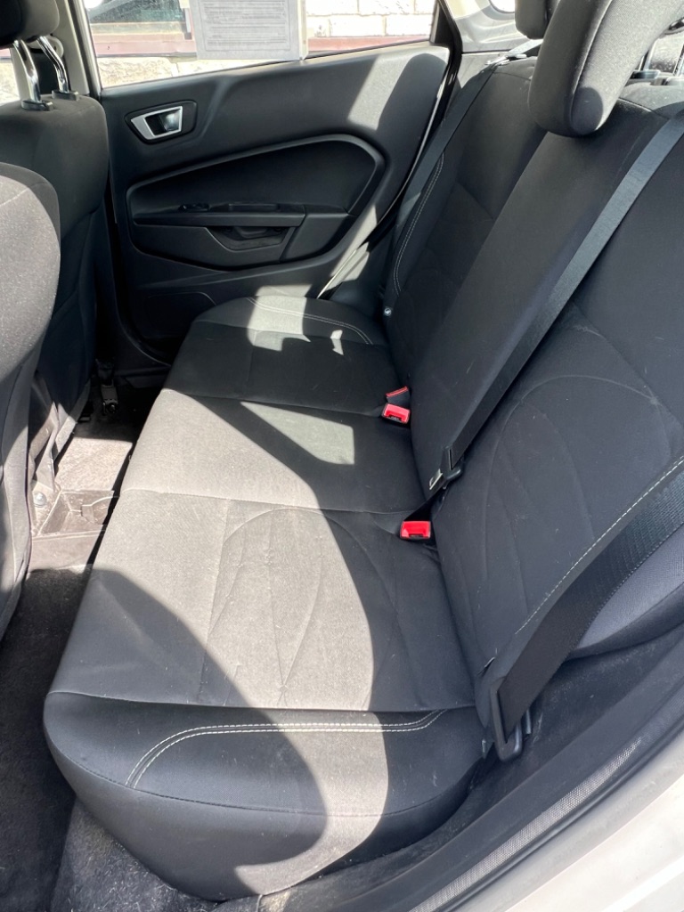2016 Ford Fiesta SE - Photo 9
