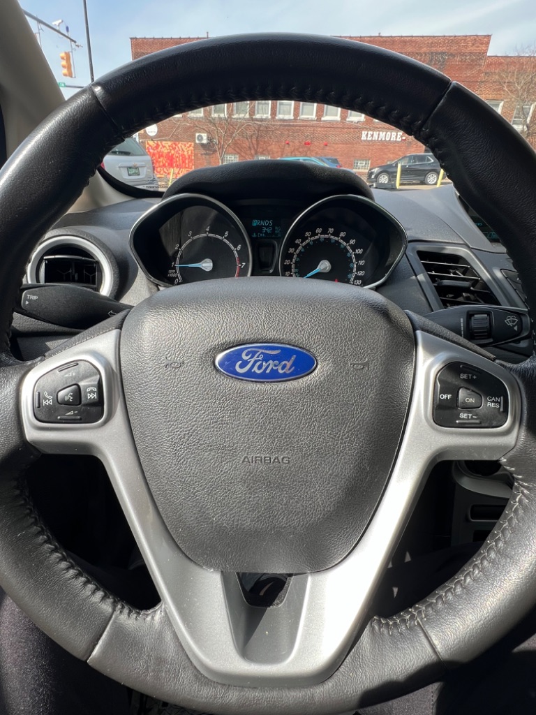 2016 Ford Fiesta SE - Photo 14